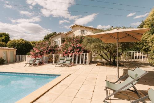 Deluxe Double Room with Private Bathroom