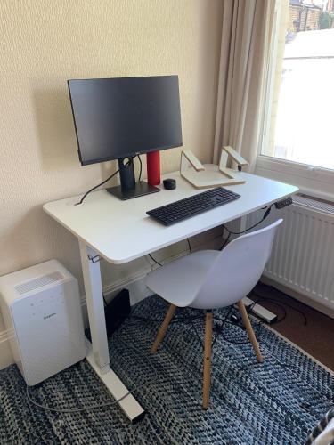 Entire apartment by Northcote Road, London (photo 10)