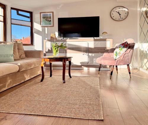 One-Bedroom Apartment image 7