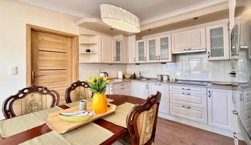 One-Bedroom Apartment image 6