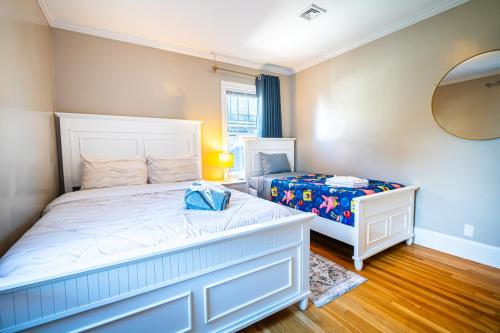 Renovated 4BR3BA Escape - Near Public Transportation in Boston, USA