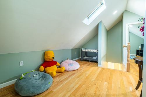 Renovated 4BR3BA Escape - Near Public Transportation in Boston, USA