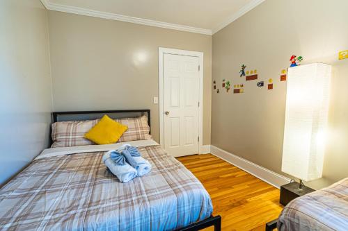 Renovated 4BR3BA Escape - Near Public Transportation in Boston, USA