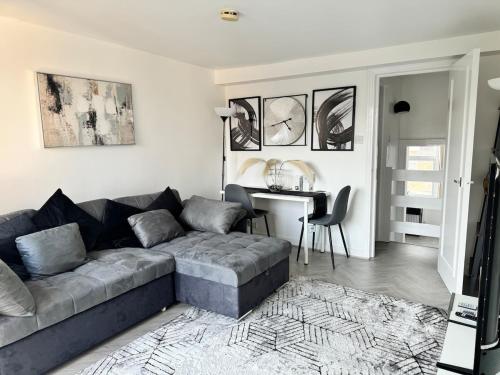 Hidden Modern Gem Zone 1!, London