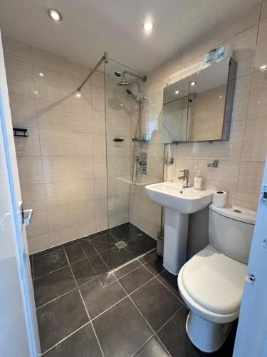 Hidden Modern Gem Zone 1!, London (photo 7)