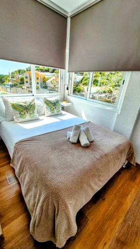 Vila Sitges, big house with pool in กินต์ มาร์