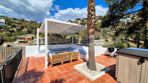 Vila Sitges, big house with pool in กินต์ มาร์