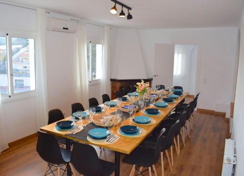 Vila Sitges, big house with pool in กินต์ มาร์