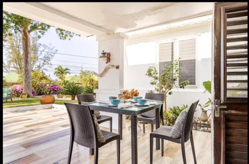 ระเบียง/ชานเรือน, Silver Sands Sea Lili in ดุนกัน