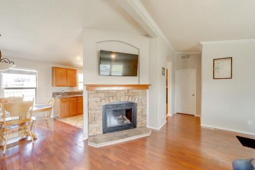1 Mi to Lake: Getaway w/ Patio in Coulee City! in Hartline