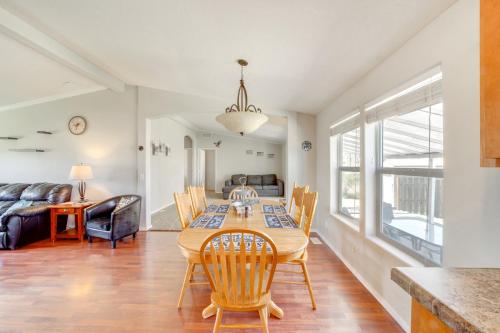 1 Mi to Lake: Getaway w/ Patio in Coulee City! in Hartline