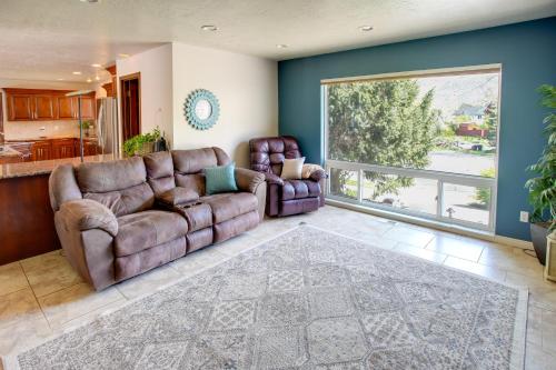 Hike, Golf, Ski & More: Family Home in South Weber in South Weber