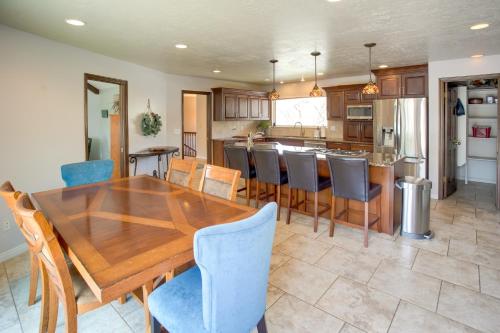 Hike, Golf, Ski & More: Family Home in South Weber in South Weber