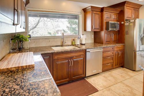 Hike, Golf, Ski & More: Family Home in South Weber in South Weber