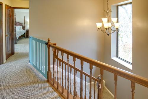 Hike, Golf, Ski & More: Family Home in South Weber in South Weber
