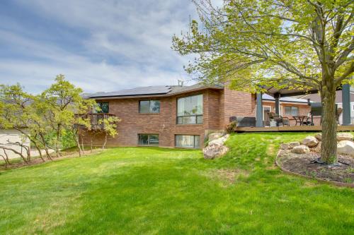 Hike, Golf, Ski & More: Family Home in South Weber in South Weber
