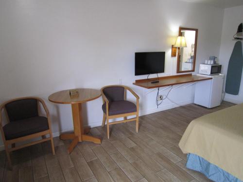 Cassville Budget Inn - image 6