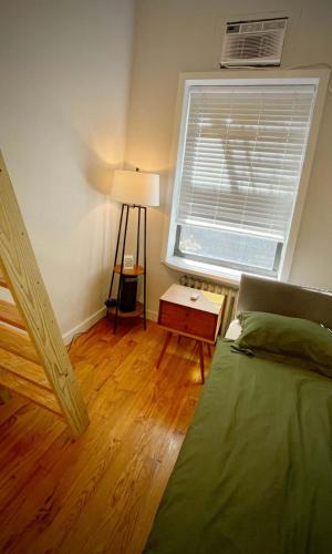 Union Square Studio 4 with Shower - Shared toilet, New York (photo 6)
