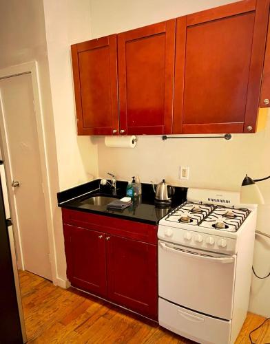 Union Square Studio 4 with Shower - Shared toilet, New York (photo 7)