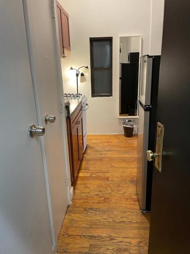 Union Square Studio 4 with Shower - Shared toilet, New York (photo 10)