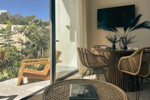 Loft Izel sleeps 4 with beach club access, close to La Veleta in Tulum, Mexico