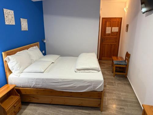 Double Room with Sea View image 5