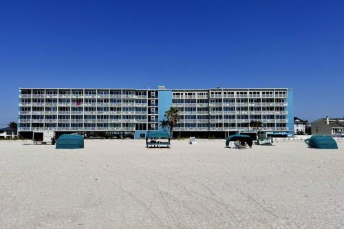 412 - Island Inn - image 35