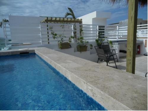 Palmarena Rooms & Residences - Long Stay Comfort with Parking, Sauna, Gym & Pool - Steps from 5th Av Mexico