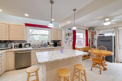 1/2 Mi to Beach: Nature Paradise in Lake View! in Scranton (NY)