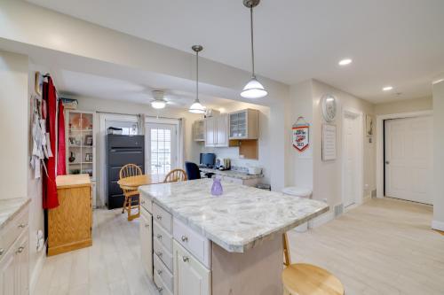 1/2 Mi to Beach: Nature Paradise in Lake View! in Scranton (NY)