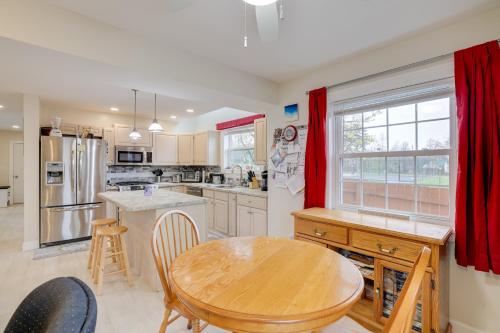 1/2 Mi to Beach: Nature Paradise in Lake View! in Scranton (NY)