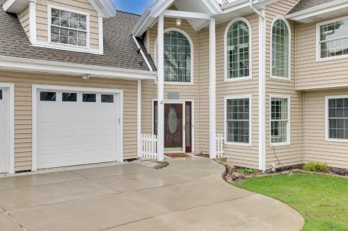 1/2 Mi to Beach: Nature Paradise in Lake View! in Scranton (NY)