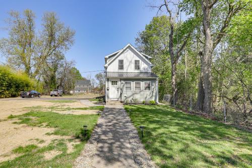 Pet-Friendly Home with Spacious Yard in Avon! in แรนดอล์ฟ (MA)