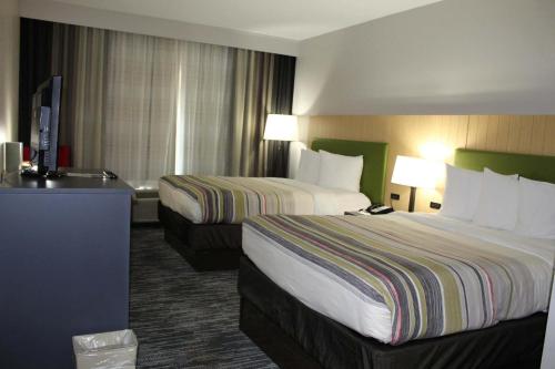 2 queen beds