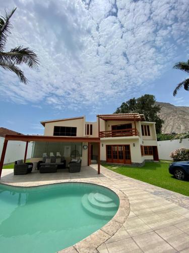 Casa Vaí Cieneguilla with a pool