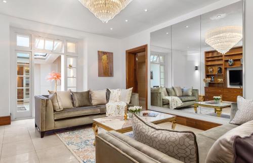 250 SqM MEGA MANSION - image 6