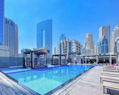 Spectacular Suite In The Heart of Dubai Marina