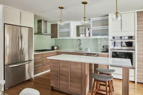 Central Ottawa Modern Retreat in Alta Vista