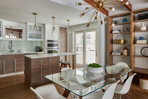 Central Ottawa Modern Retreat in Alta Vista