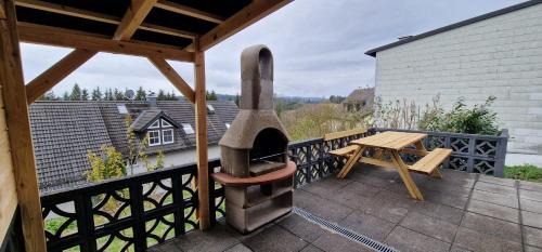 Erkély/terasz, Quiet place with sauna in Schwarzenbach am Wald