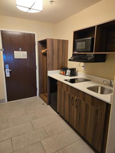Best Western Casa Villa Suites - image 6