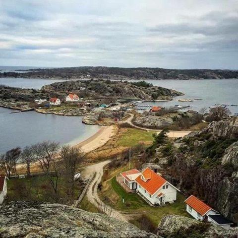 Skärgårdsparadis i Strömstad i anslutning till strand och hamn (Skargardsparadis i Stromstad i anslutning till strand och hamn) in Tångarna