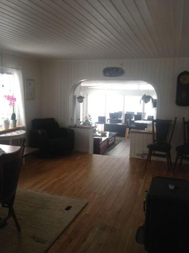 Skärgårdsparadis i Strömstad i anslutning till strand och hamn (Skargardsparadis i Stromstad i anslutning till strand och hamn) in Tångarna