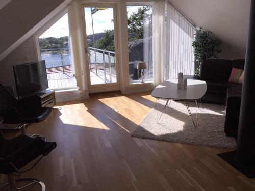 Skärgårdsparadis i Strömstad i anslutning till strand och hamn (Skargardsparadis i Stromstad i anslutning till strand och hamn) in Tångarna