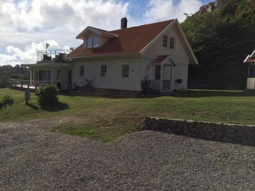 Skärgårdsparadis i Strömstad i anslutning till strand och hamn (Skargardsparadis i Stromstad i anslutning till strand och hamn) in Tångarna