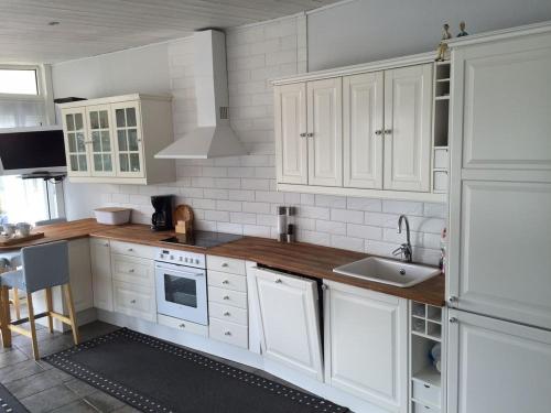 Skärgårdsparadis i Strömstad i anslutning till strand och hamn (Skargardsparadis i Stromstad i anslutning till strand och hamn) in Tångarna