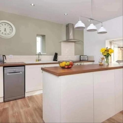 virtuve, Church House Barn Lake District & Solway Coast with Solway Firth views in Anthorn