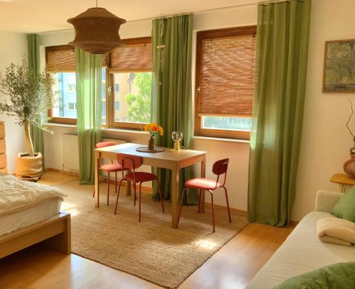 Ruhe & Charme - Family Apartment for 4 People, Self-Check-In, Free Parking, U-Bahn, Netflix, Norimberga (foto 3)