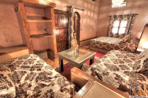 1 queen bed, 2 twin beds