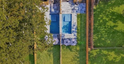 Stylish Multi-Level Retreat Rooftop & Pool Table - image 2